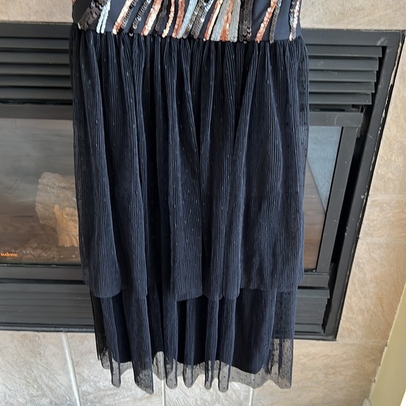 Gorgeous sequins dress - Picture 4 of 8